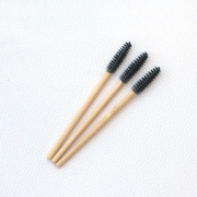 Щіточка для вій нейлонова бамбукова ручка, ворс чорний (50 шт/уп)