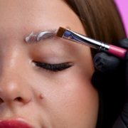 Restrukturyzujący kompleks błonowo-lipidowy do brwi i rzęs Zola Brow Therapy, 1,5 ml